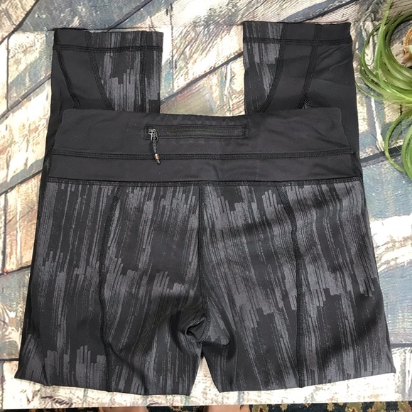 🍀🌸 Lululemon Run Inspire Capri leggings 🌸🍀 - Picture 10 of 16